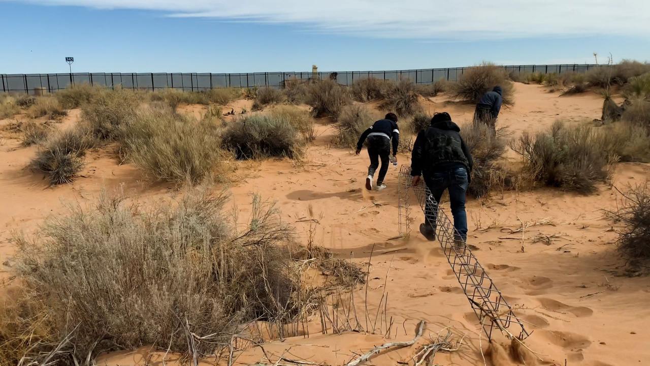 مهاجرون غير شرعيون يحاولون الوصول إلى الحدود الامريكية